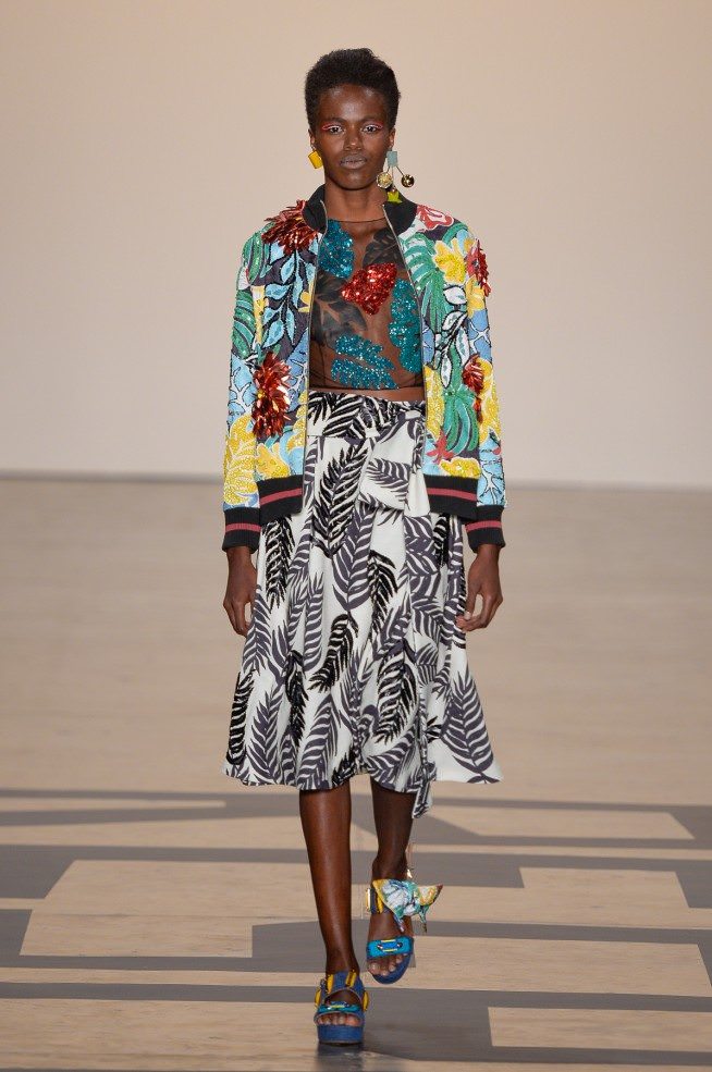 Mistura divina de estampas e cores na passarela do SPFW Peças da estilista Patricia Bonaldi no SPFW