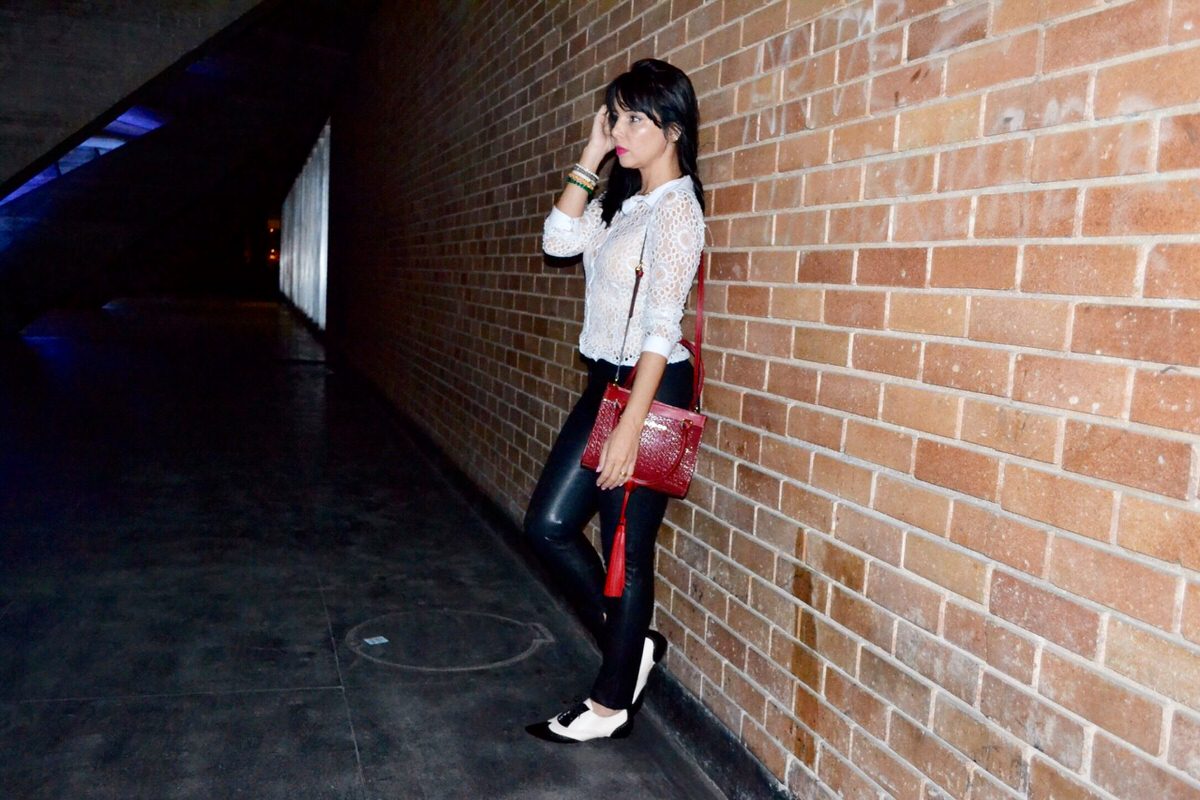 Look com peças da marca Carrano