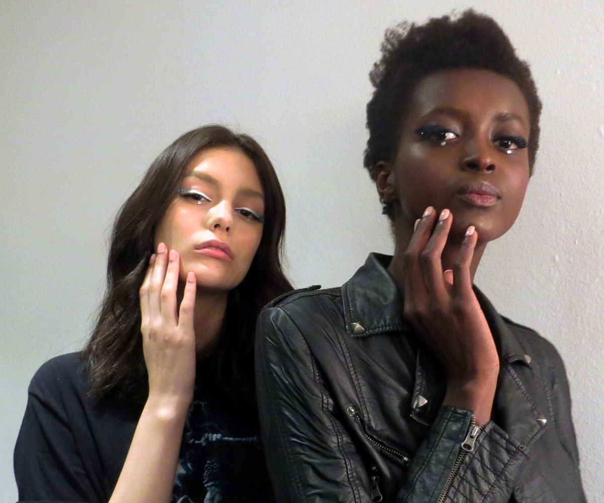 Unhas e cilios postiços da marca Kiss NY no Desfile de Verao 2017 da marca Cavalera por Alexandra Evangelist Personal Stylist