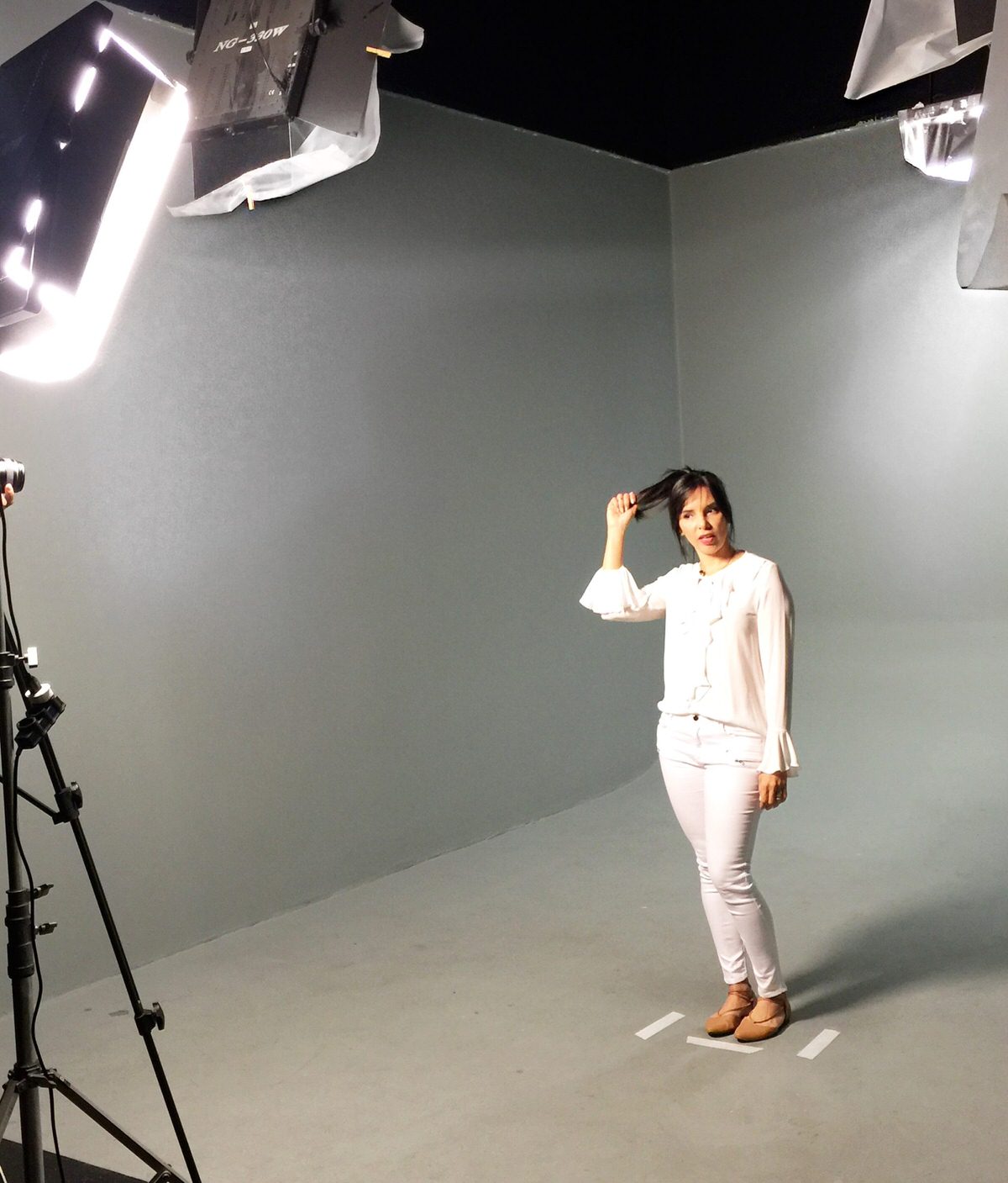 Gravação para TV Glambox e os produtos da Nazca, uma parceria IDAlways. Influencer e Consultora de Estilo Alexandra Evangelista